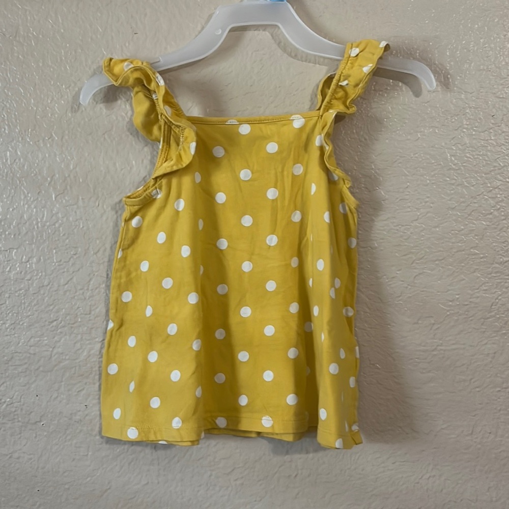 Gap tank top size 5T in perfect condition cotton material